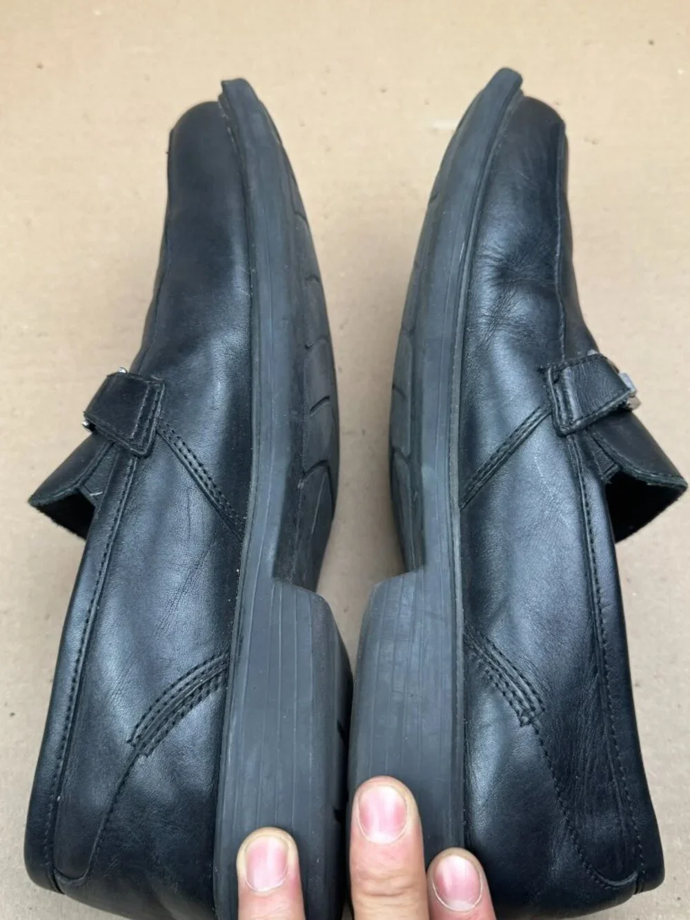 Men's Bostonian Black Leather Slip-On Loafers Size 8.5M insale damage